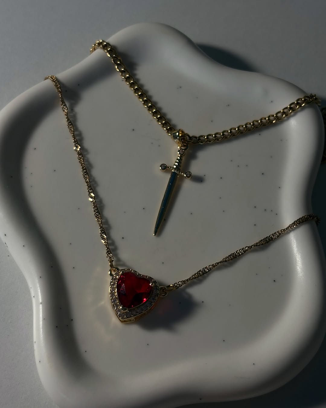 قلادة القلب و السيف