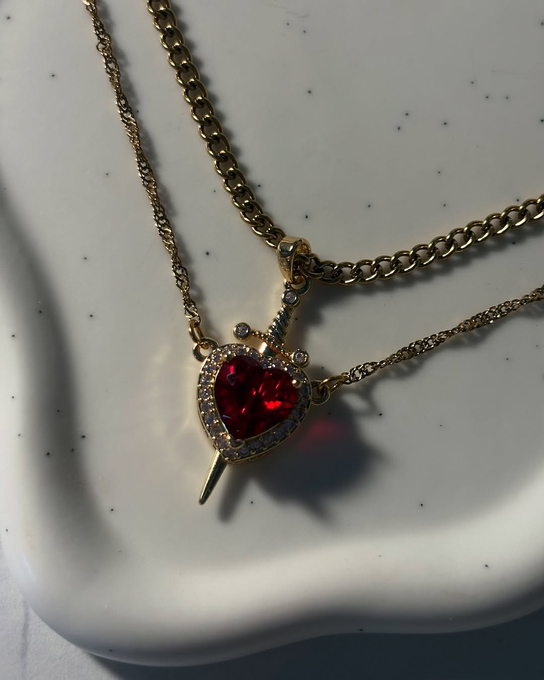 قلادة القلب و السيف