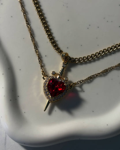 قلادة القلب و السيف