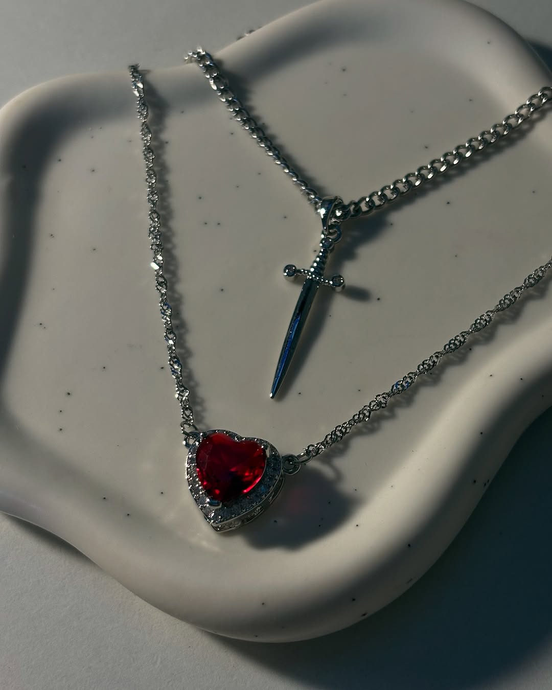 قلادة القلب و السيف